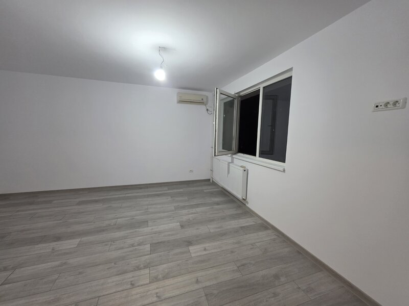 Dristor- 5 minute metrou, langa mall Park Lake