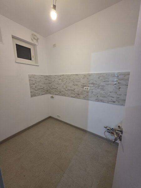 Dristor- 5 minute metrou, langa mall Park Lake