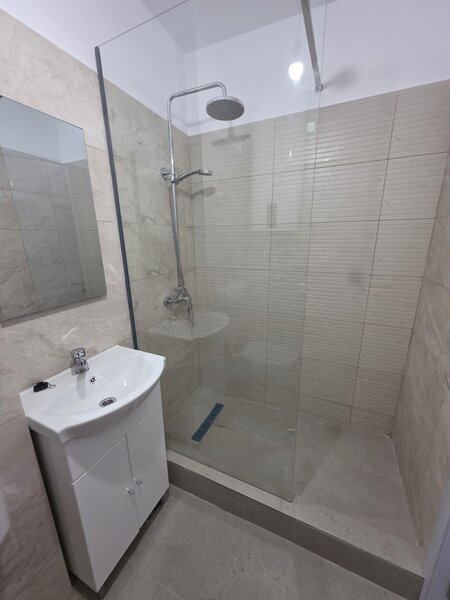 Dristor- 5 minute metrou, langa mall Park Lake