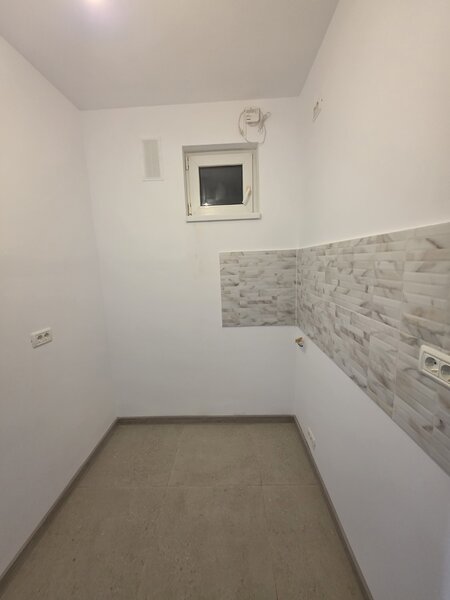 Dristor- 5 minute metrou, langa mall Park Lake