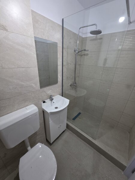 Dristor- 5 minute metrou, langa mall Park Lake